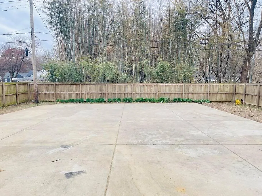 Spacious Home, 3 King Beds, Huge Backyard Near Um Мемфис 0*,  США