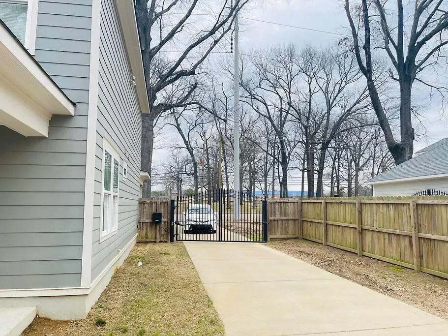 Spacious Home, 3 King Beds, Huge Backyard Near Um Мемфис 0*,